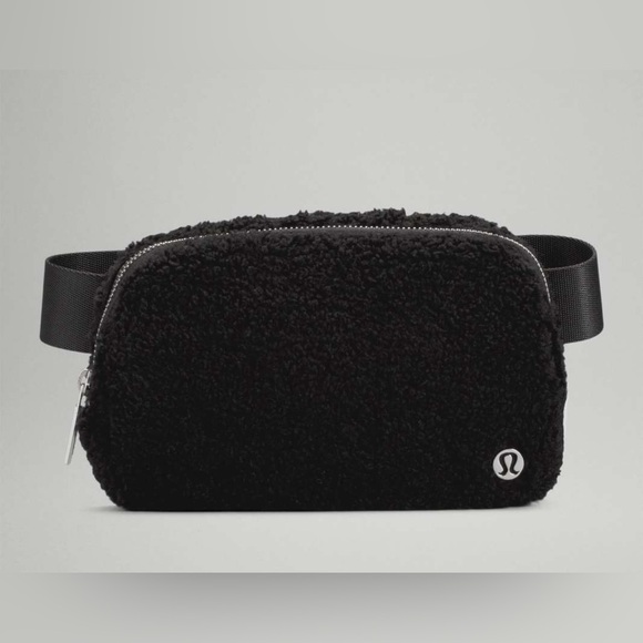 lululemon athletica Handbags - Lululemon Everywhere Fleece Belt Bag 1L